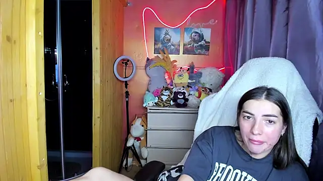 Fiery Brunette  online show from March 2026 08:42:02 AM