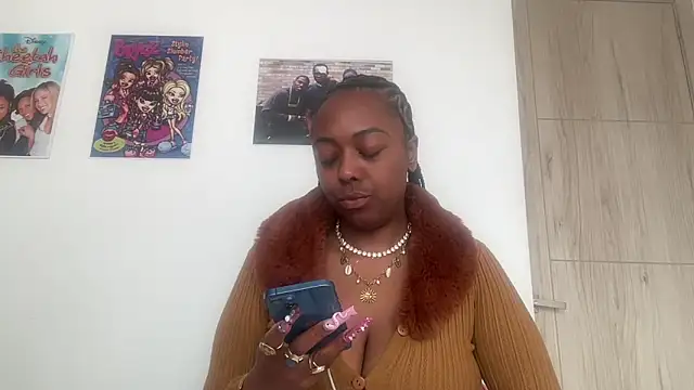 ChocolateCakeQueen online show from May 2026 02:13:02 PM