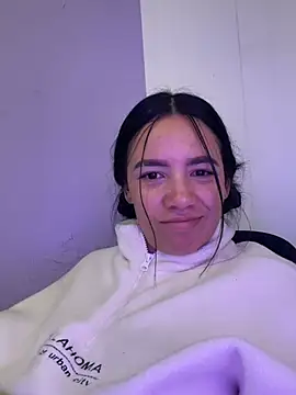 hannahb-e online show from April 2026 09:39:33 PM