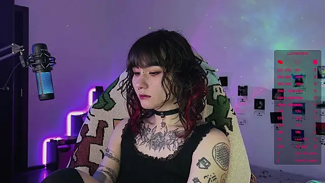 deadlysweet online show from October 2025 12:42:02 AM