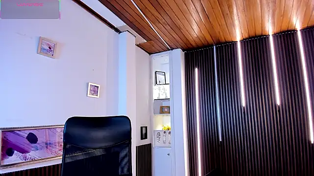 victoria mooree online show from March 2026 04:12:02 PM