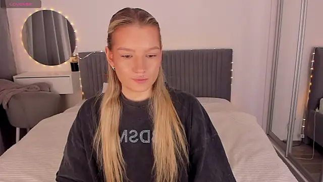 CassieRayss online show from April 2026 10:28:01 AM