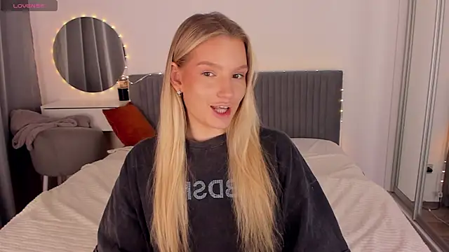 CassieRayss online show from April 2026 03:03:01 PM