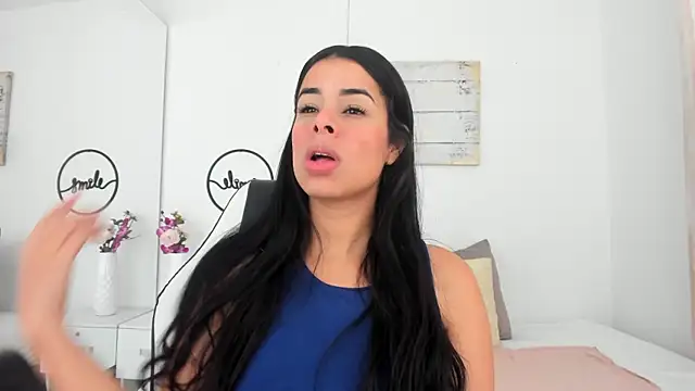 Snapshot of emma_castilloo chatting on March 2025 12:48:01 PM emma castilloo online show from March 2025 12:48:01 PM