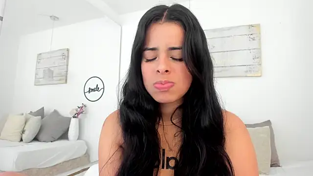 Snapshot of emma_castilloo chatting on March 2025 01:28:02 PM emma castilloo online show from March 2025 01:28:02 PM