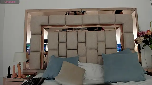 Snapshot of emma_castilloo chatting on November 2025 10:05:01 AM emma castilloo online show from November 2025 10:05:01 AM