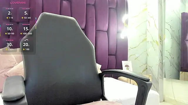 Snapshot of emma_castilloo chatting on April 2026 11:21:02 PM emma castilloo online show from April 2026 11:21:02 PM