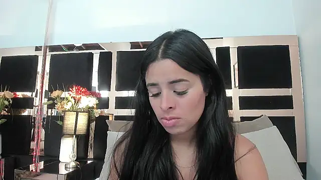 Snapshot of emma_castilloo chatting on April 2026 10:48:02 PM emma castilloo online show from April 2026 10:48:02 PM