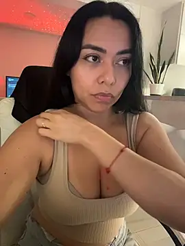 PetitLumiere online show from April 2026 04:00:01 AM