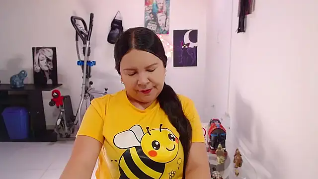 Snapshot of claryssa_ chatting on June 2026 06:18:02 PM claryssa online show from June 2026 06:18:02 PM