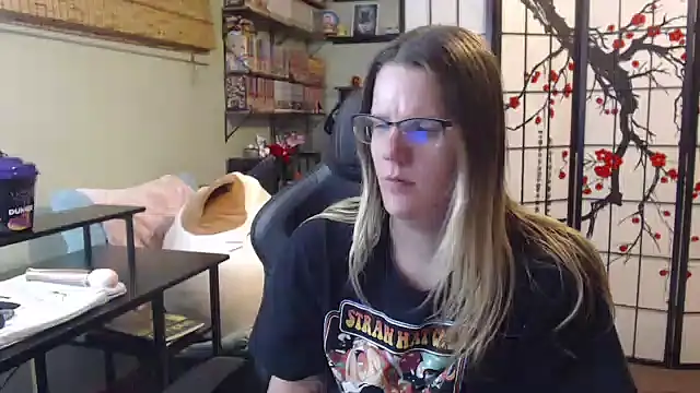 Sarahtineke online show from February 2026 10:27:02 PM