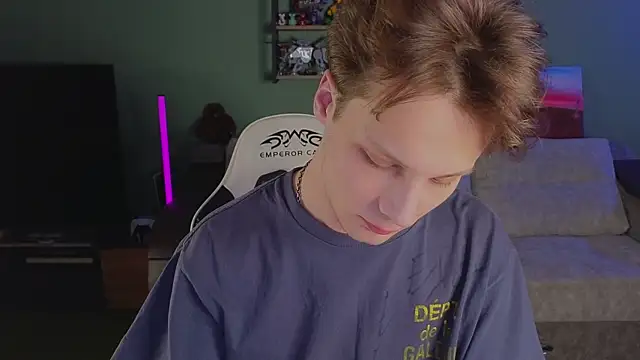 TeddyLiLboy online show from April 2026 07:11:02 PM