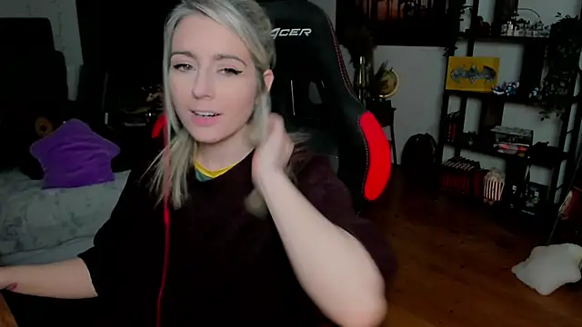 Lisaonthemoon online show from March 2026 07:41:01 PM