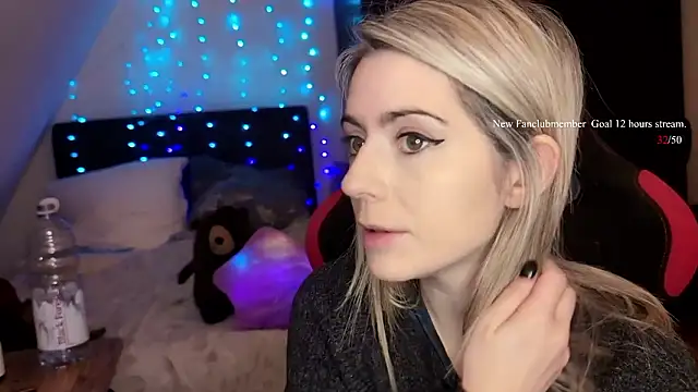 Lisaonthemoon online show from March 2026 05:39:01 PM