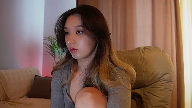 Snapshot of Sarasuo1 chatting on April 2026 04:50:02 AM Sarasuo1 online show from April 2026 04:50:02 AM