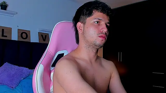 Issac james  online show from December 2025 06:51:01 AM