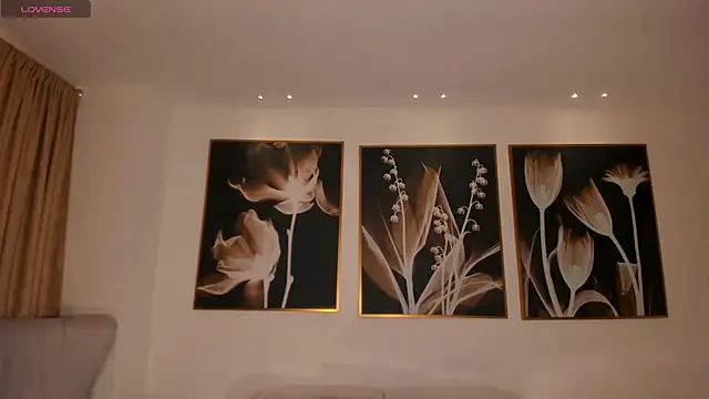 PaulinaSantos  online show from December 2025 08:39:02 PM