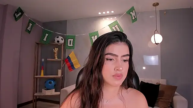 Snapshot of PaulinaSantos_ chatting on June 2026 08:22:02 PM PaulinaSantos online show from June 2026 08:22:02 PM