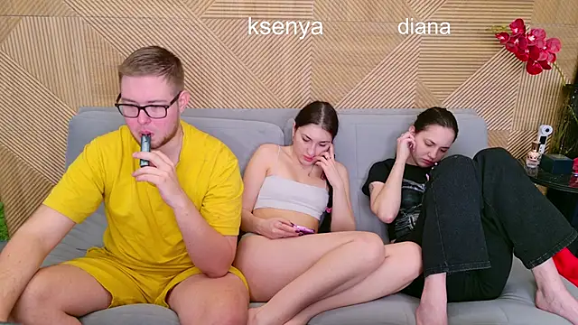 Ksenny online show from April 2026 06:19:01 AM