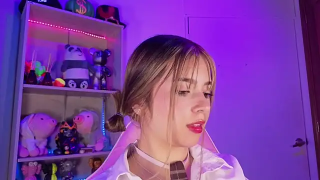 EmilyMiller  online show from February 2026 04:13:01 PM