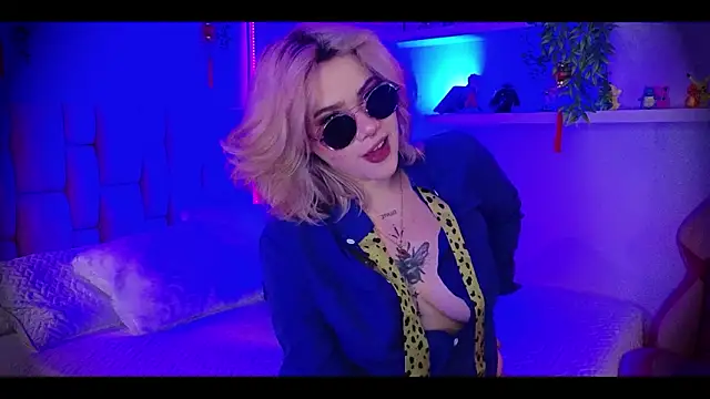 albaismynameX online show from February 2026 05:46:02 PM