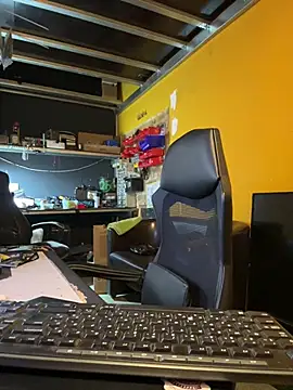 Zsombo21cm online show from April 2026 10:40:01 PM