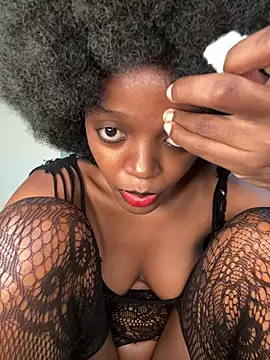 Snapshot of Bella_kiki chatting on June 2026 08:19:01 PM Bella kiki online show from June 2026 08:19:01 PM