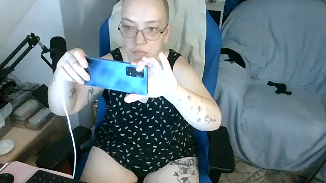 Isabella Geney online show from June 2026 04:19:02 PM
