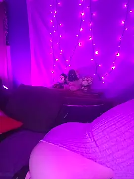 EverlyEster online show from April 2026 09:56:01 PM