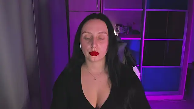 Christy Calypso online show from April 2026 05:39:02 PM