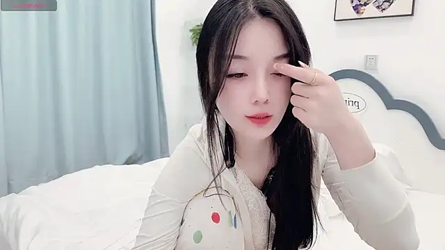 AKiKi711 online show from April 2026 06:19:01 AM