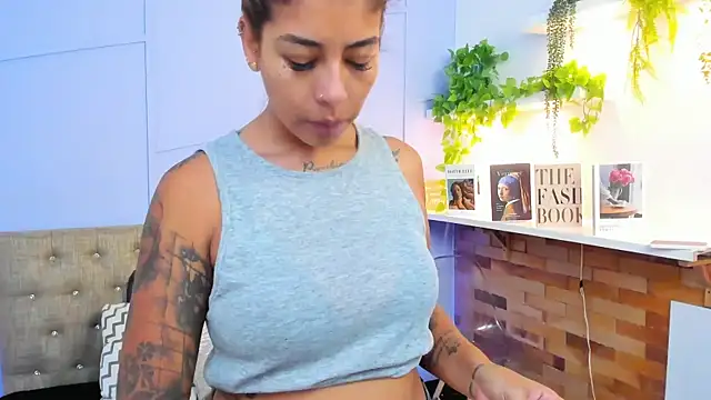 Snapshot of Georgina-coule chatting on December 2024 12:05:02 PM Georgina-coule online show from December 2024 12:05:02 PM