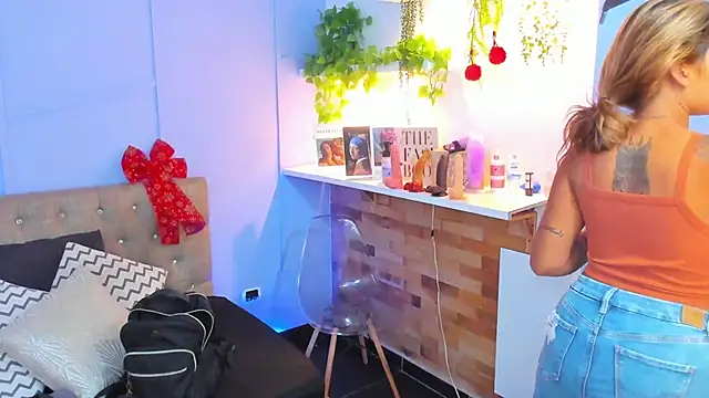 Snapshot of Georgina-coule chatting on December 2024 12:12:02 PM Georgina-coule online show from December 2024 12:12:02 PM