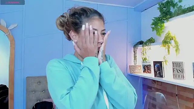 Snapshot of Georgina-coule chatting on December 2024 12:05:02 PM Georgina-coule online show from December 2024 12:05:02 PM