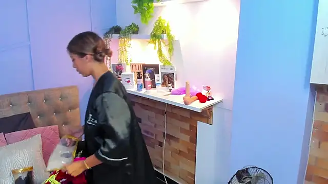 Snapshot of Georgina-coule chatting on January 2025 06:15:01 PM Georgina-coule online show from January 2025 06:15:01 PM