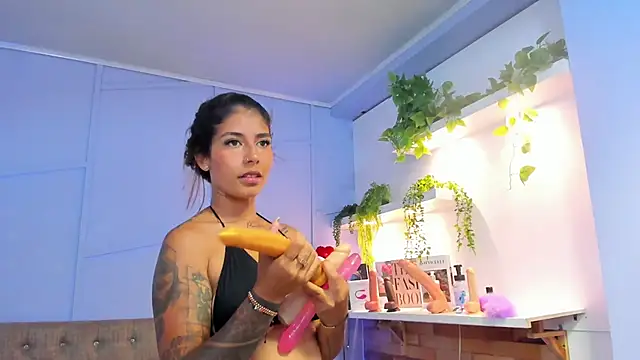 Snapshot of Georgina-coule chatting on March 2025 06:40:02 PM Georgina-coule online show from March 2025 06:40:02 PM