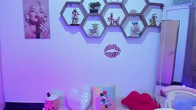 SharonSander online show from April 2026 11:35:01 PM