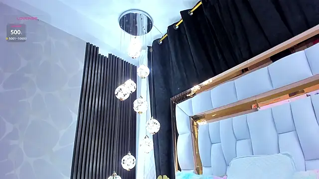 SarayRoyse online show from February 2026 07:39:02 PM