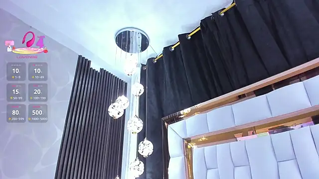 SarayRoyse online show from April 2026 07:44:02 PM