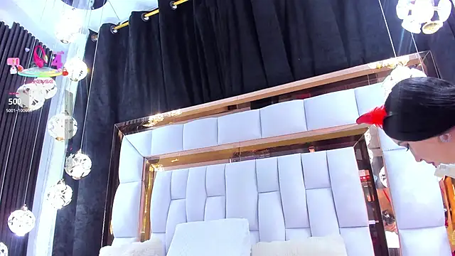 SarayRoyse online show from April 2026 07:51:02 PM