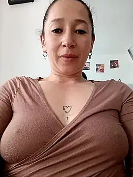 emilypoppy3 online show from April 2026 08:09:02 PM