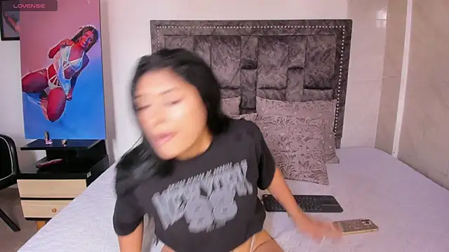 CandyRoxx1  online show from April 2026 09:01:02 PM