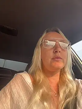 Snapshot of MerlinDave chatting on June 2026 01:08:01 AM MerlinDave online show from June 2026 01:08:01 AM