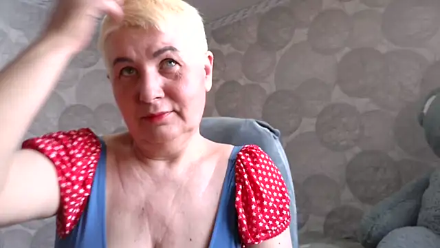 NicoleOlla online show from February 2026 04:21:01 AM