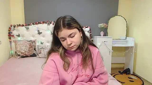 TinaRedly online show from March 2026 07:05:01 AM