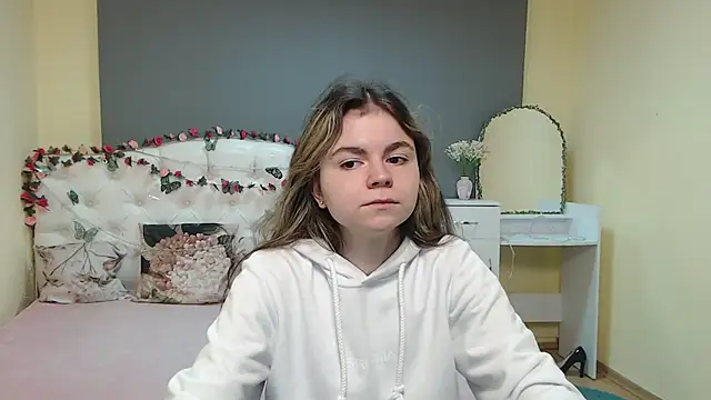 TinaRedly online show from March 2026 06:14:02 PM