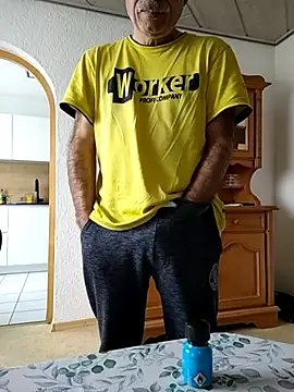 bottomhairy online show from November 2025 10:16:02 AM