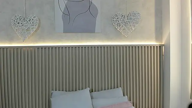 charlottebrowns  online show from April 2026 12:15:01 PM