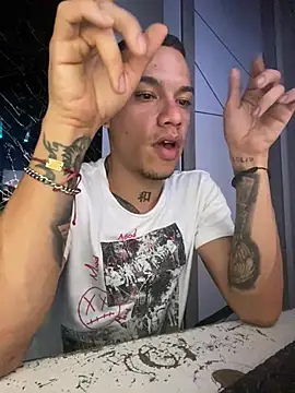 Snapshot of Osiiriis chatting on January 2025 11:54:01 PM Osiiriis online show from January 2025 11:54:01 PM