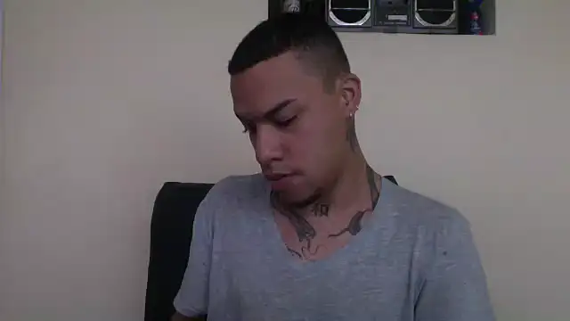 Snapshot of Osiiriis chatting on February 2025 08:24:01 PM Osiiriis online show from February 2025 08:24:01 PM